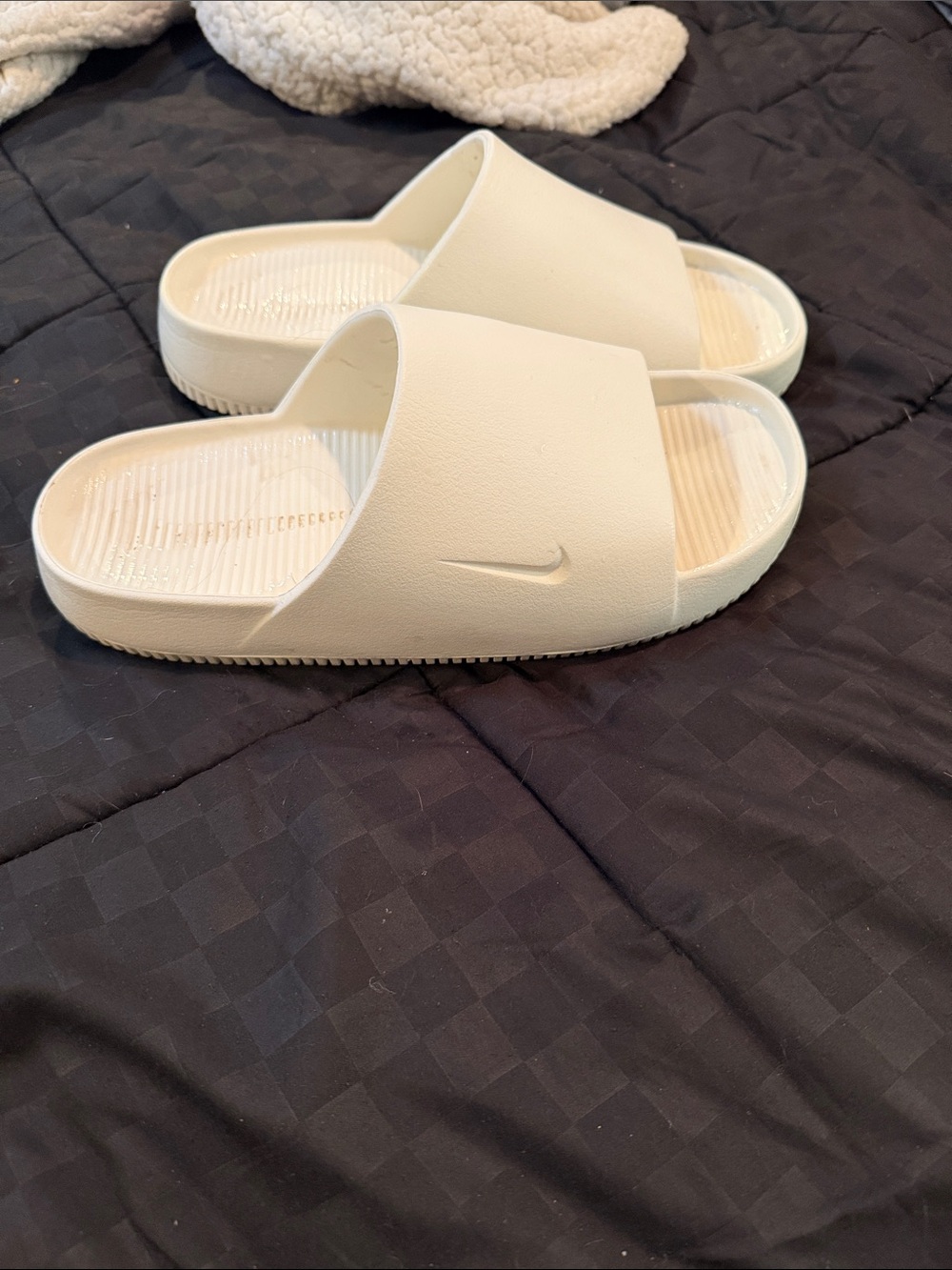 Nike Cream/White Slide Sandals with Subtle Swoosh